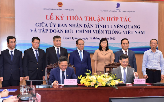 UBND[-]tỉnh[-]Tuyên[-]Quang[-]và[-]Tập[-]đoàn[-]VNPT[-]ký[-]thỏa[-]thuận[-]hợp[-]tác[-]chuyển[-]đổi[-]số